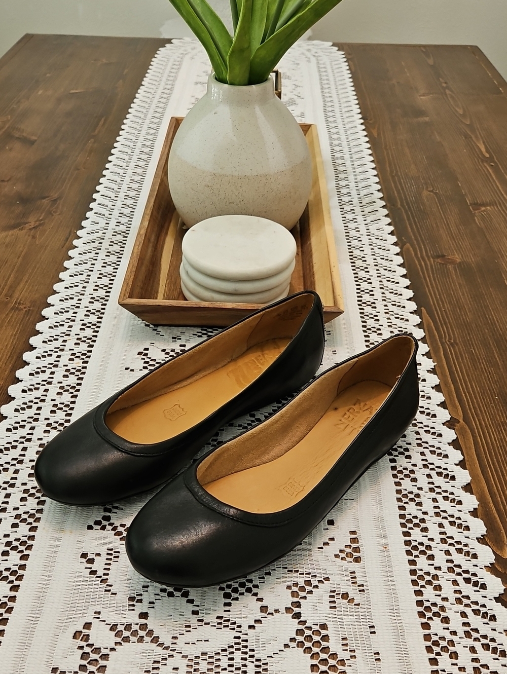 NATURALIZER Womens Black Brittany Round Toe Slip On Leather Ballet Flats